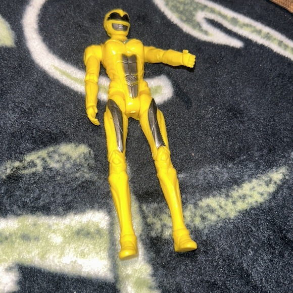 Power Rangers Mighty Morphin FX Action Figure, Yellow Ranger 2017 Light Up - Picture 4 of 4